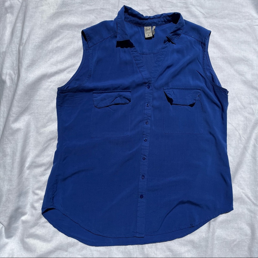 Sleeveless Button-Front Shirt in Deep Royal Blue
